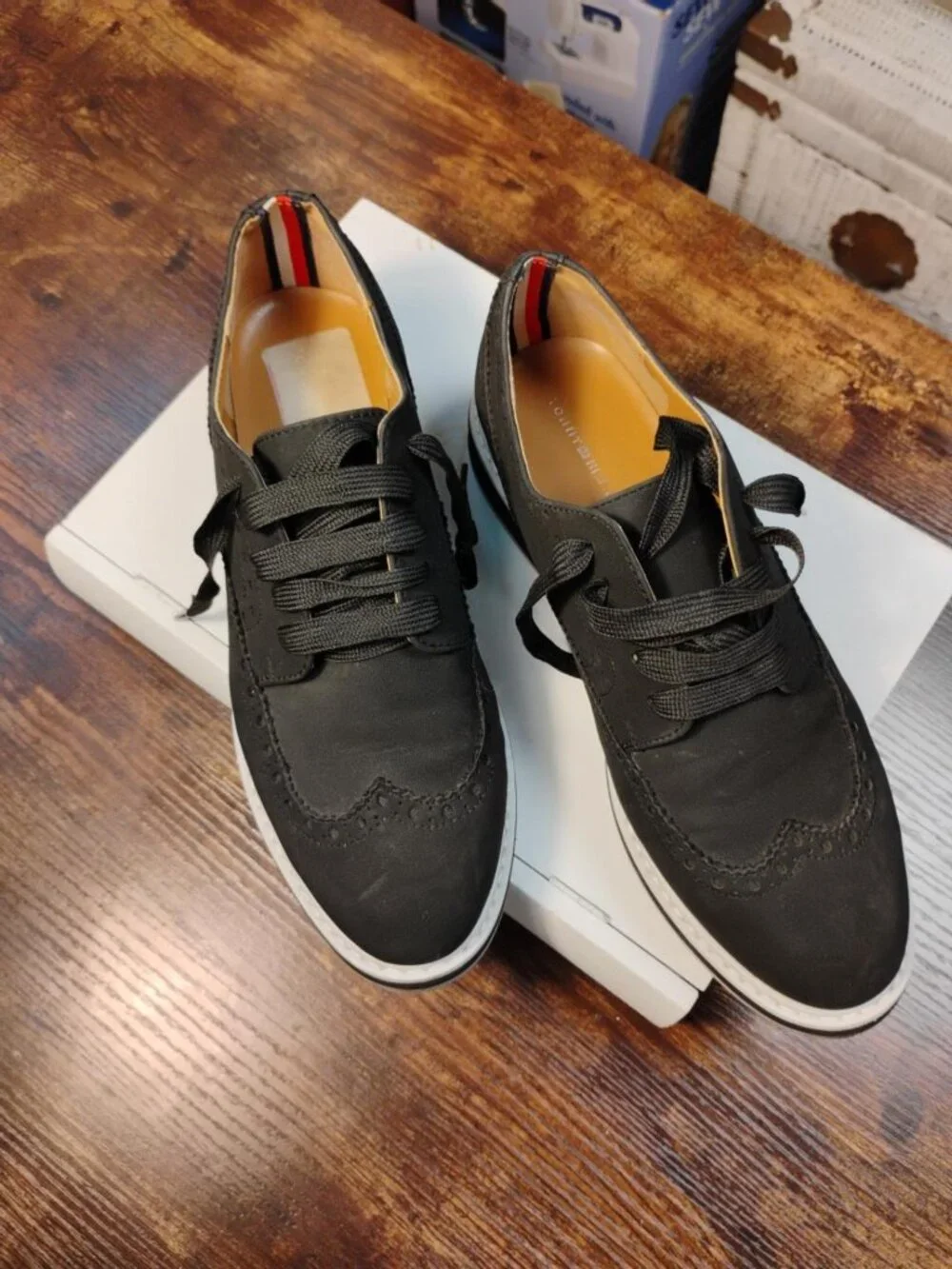 Tommy Hilfiger Black Wingtip Oxford Sneakers Womens Size 8.5M